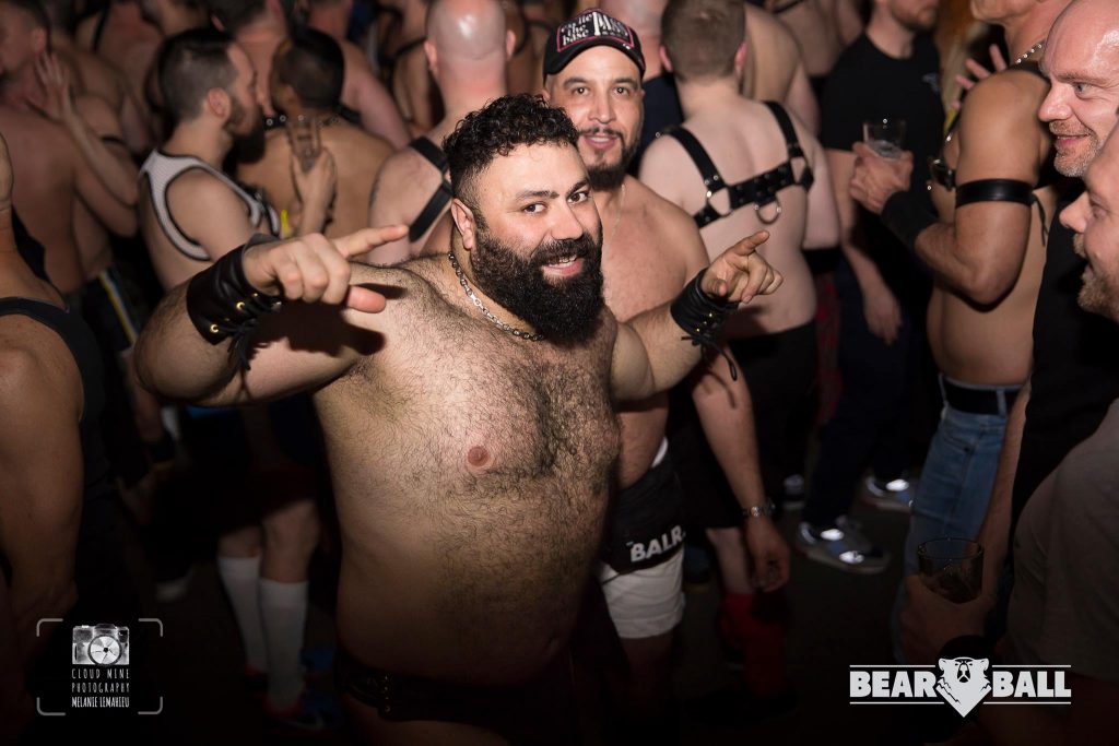 Bear Santo gay Domingo in Gay Bear