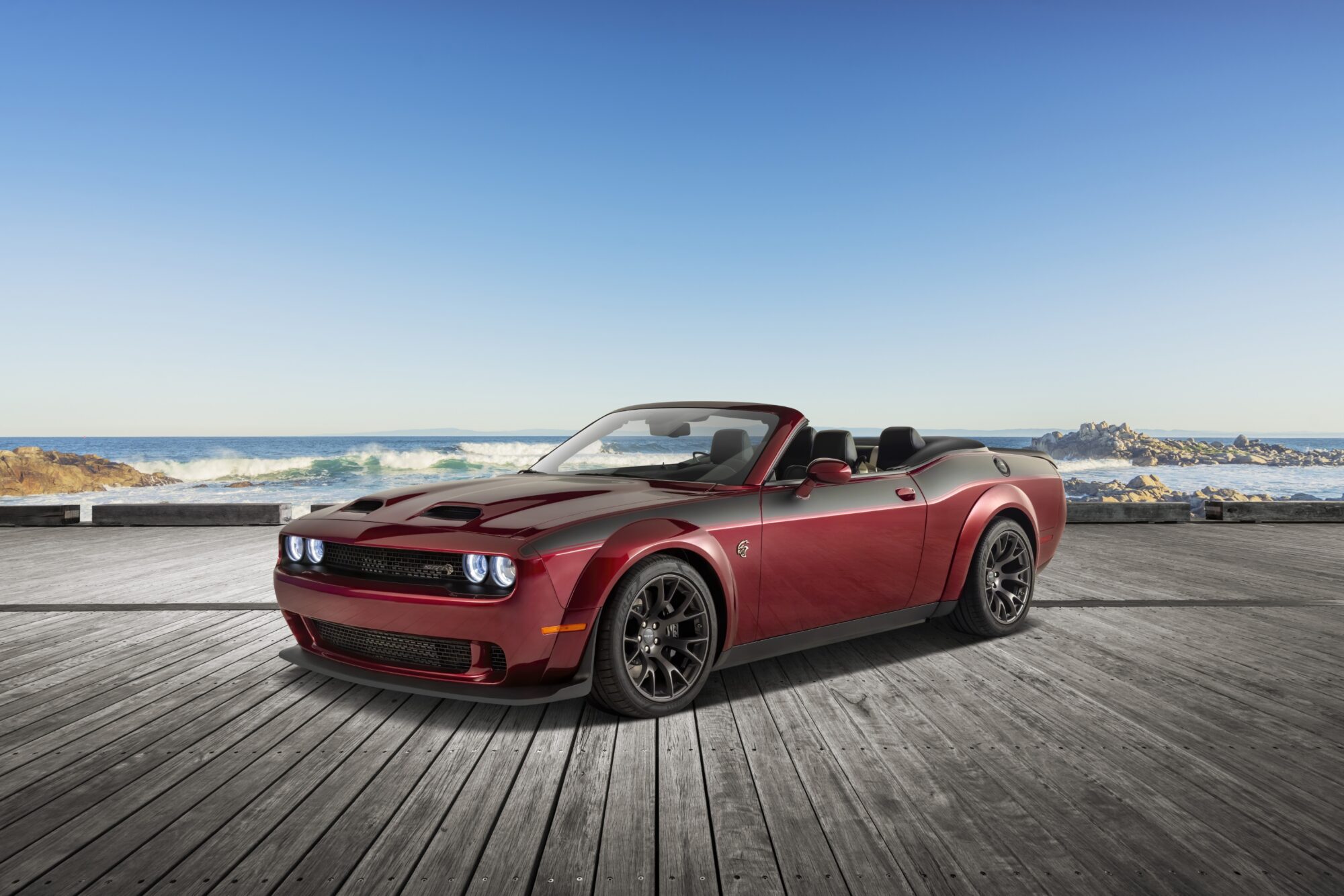 What are the engine options of the 2022 Dodge Challenger?